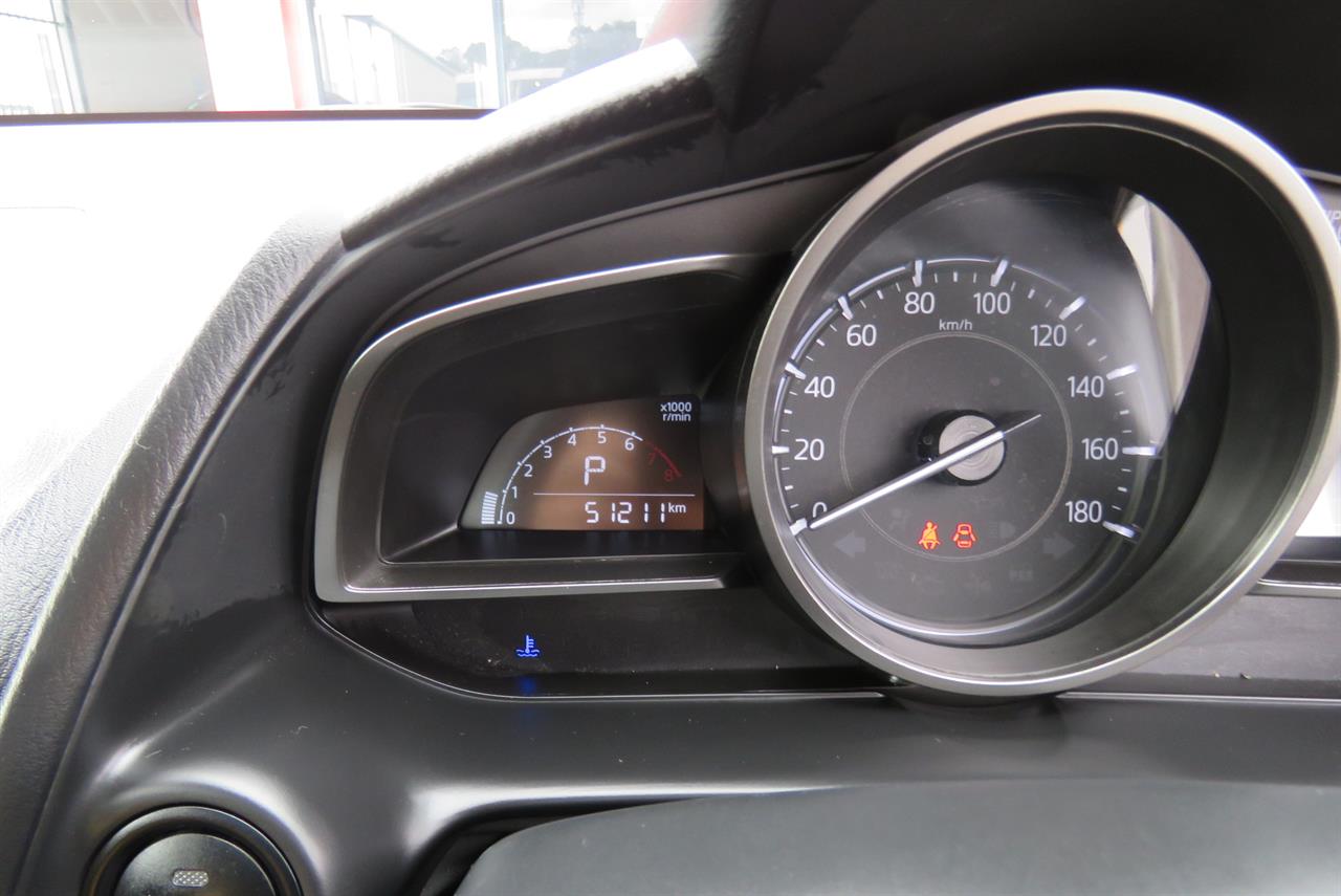 2021 Mazda 2 thumbnail