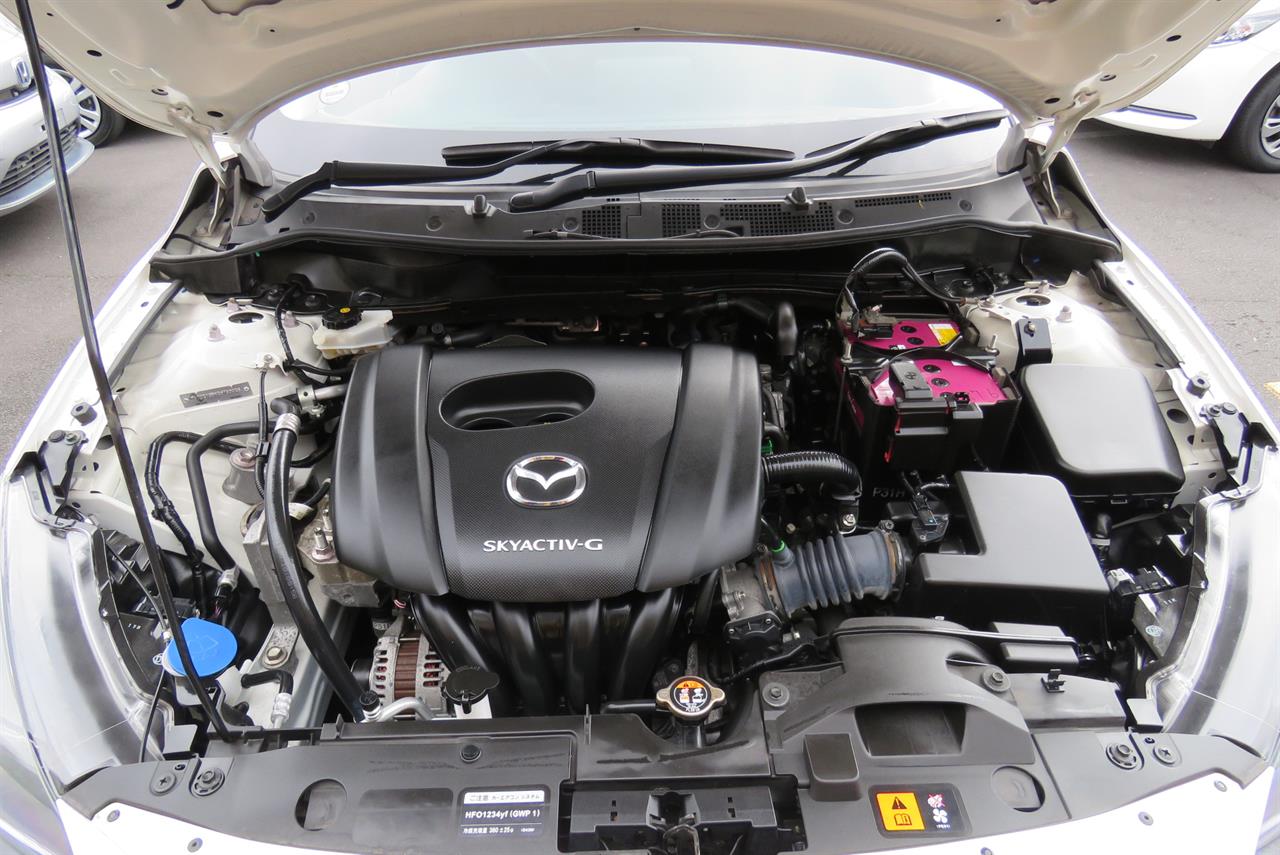 2021 Mazda 2 thumbnail