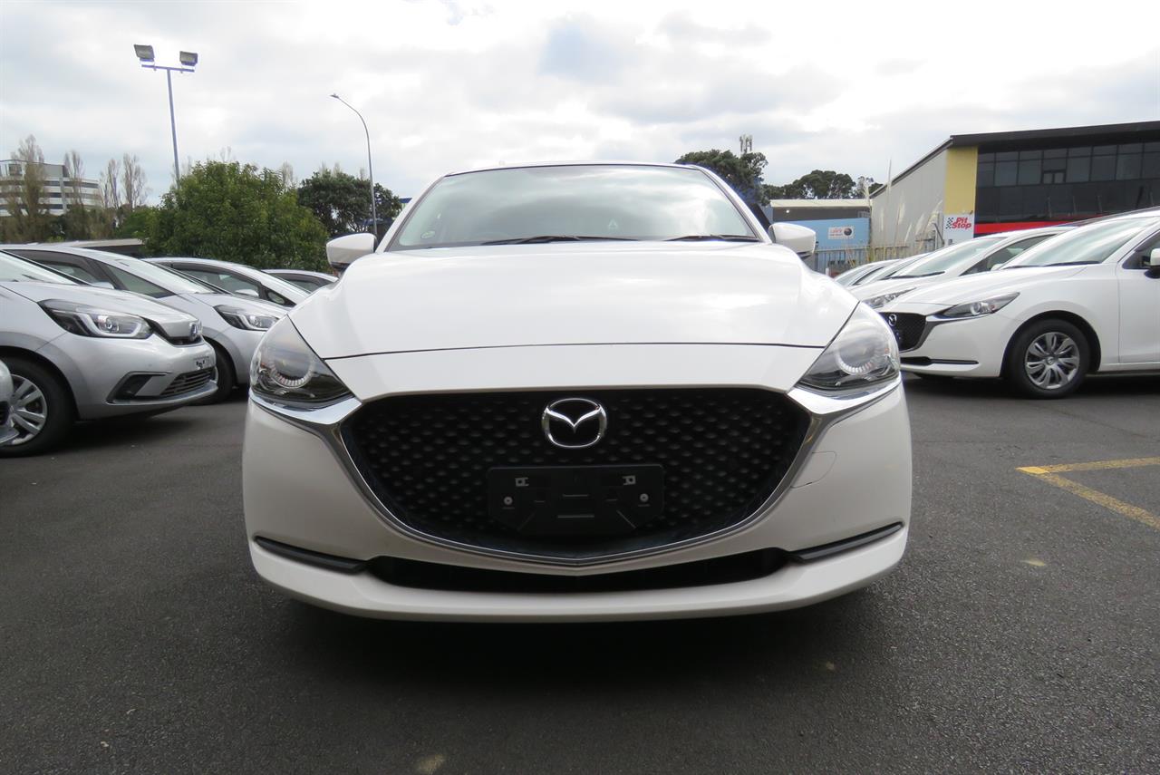 2021 Mazda 2 thumbnail