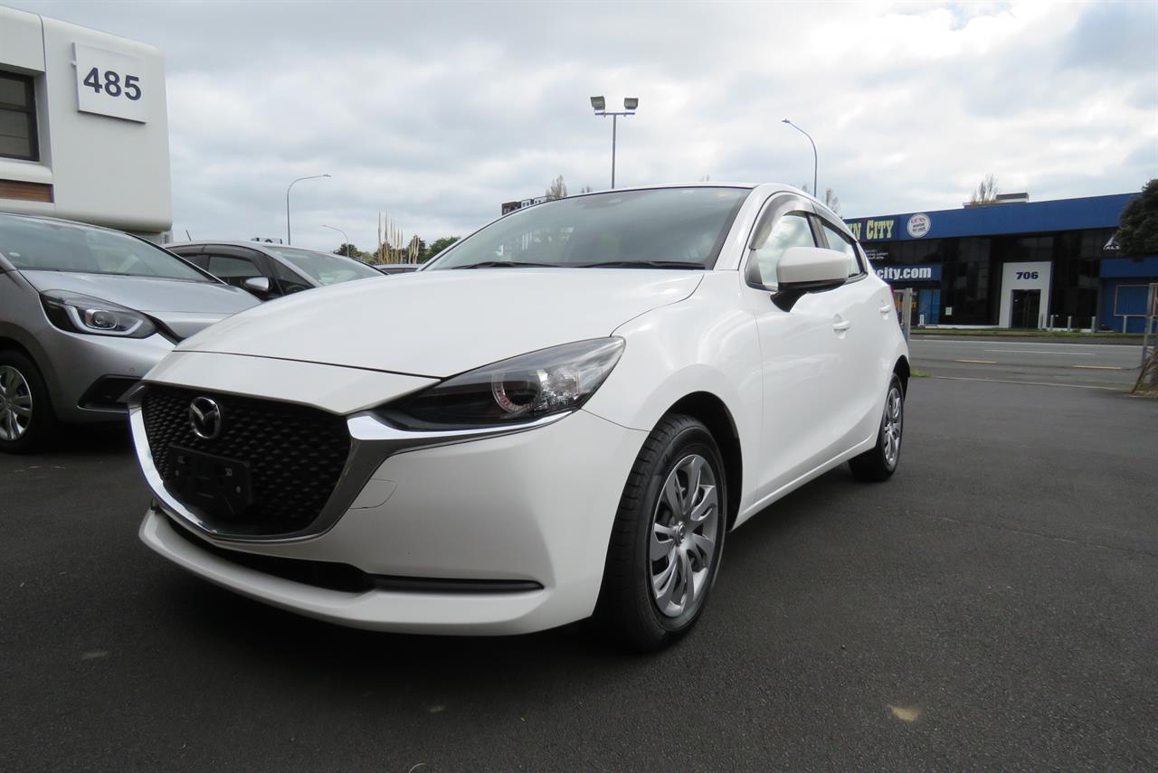 2021 Mazda 2 thumbnail