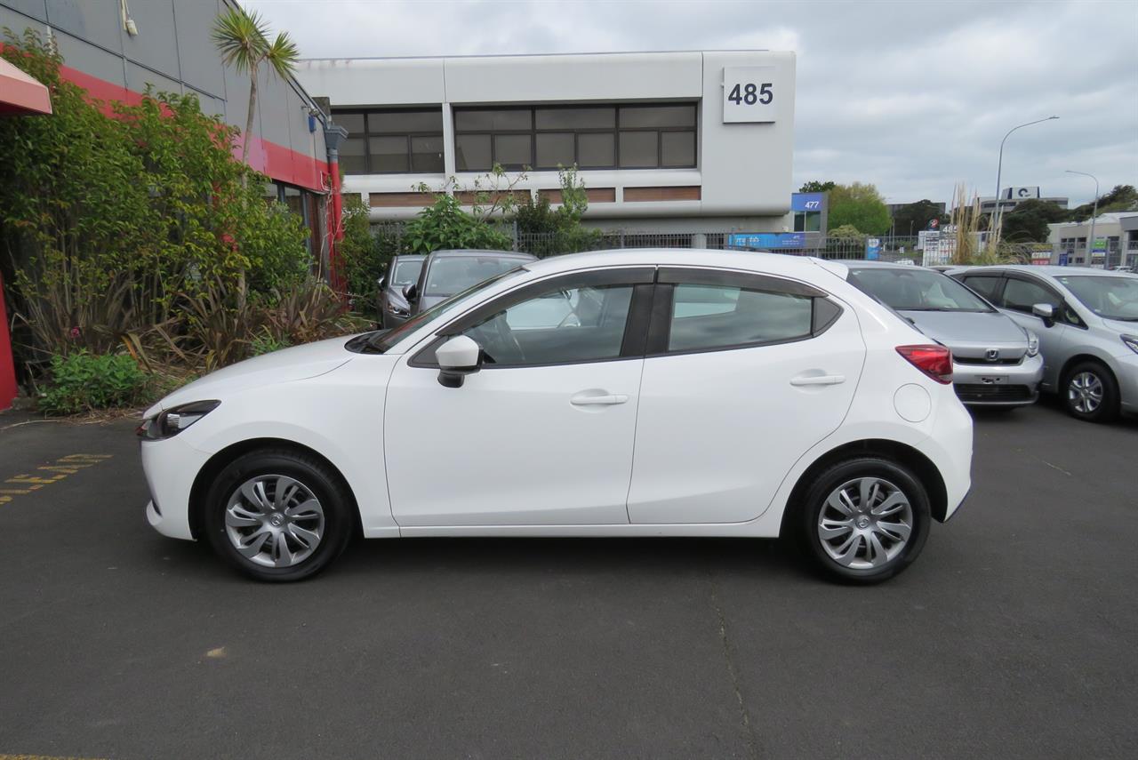 2021 Mazda 2 thumbnail