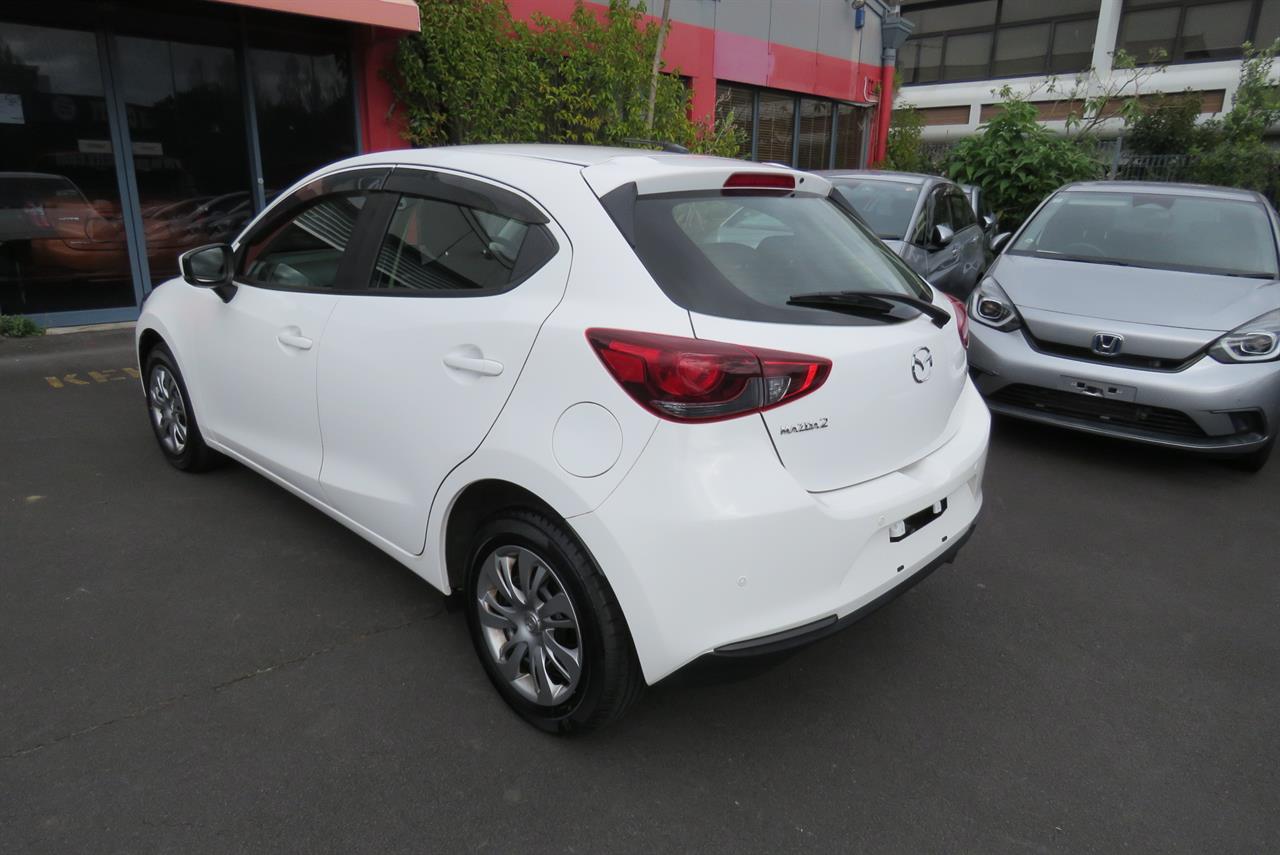 2021 Mazda 2 thumbnail