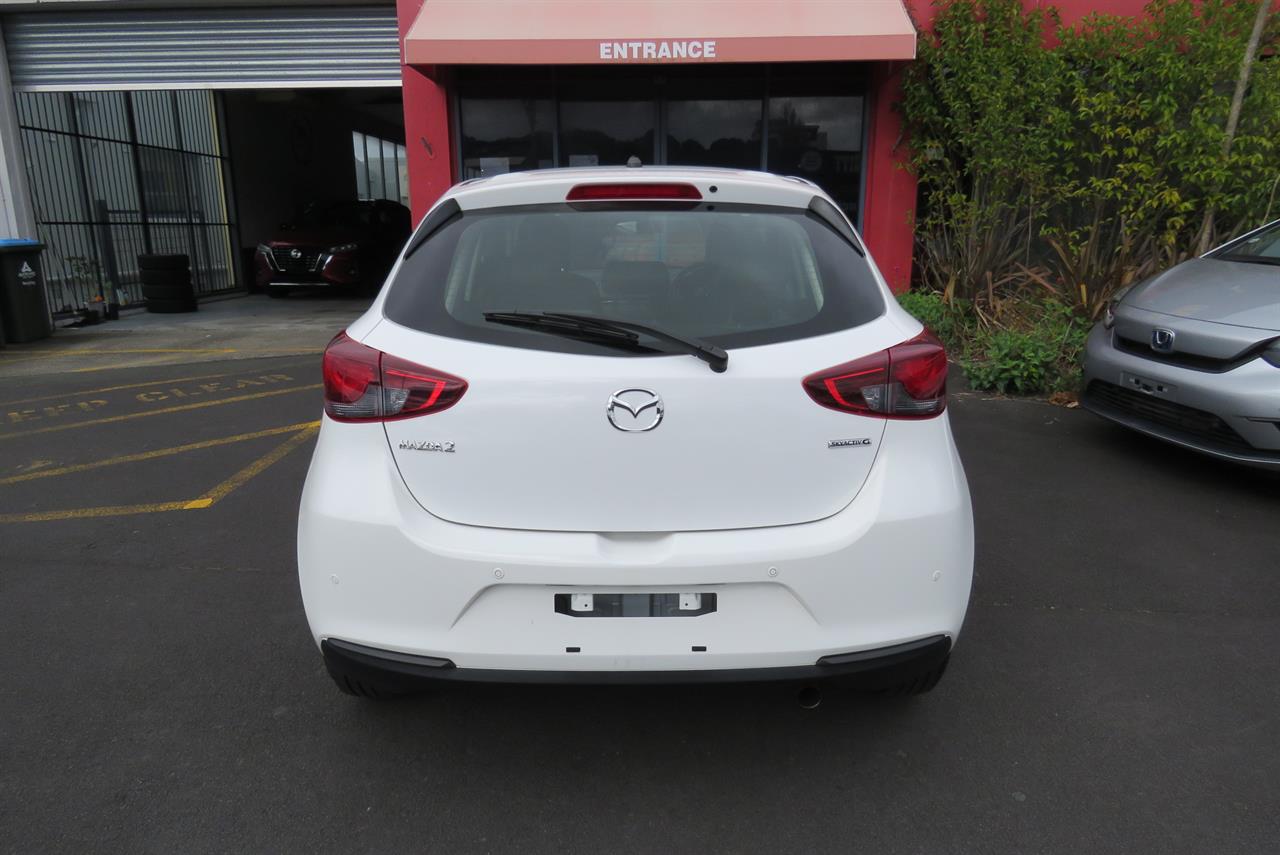 2021 Mazda 2 thumbnail