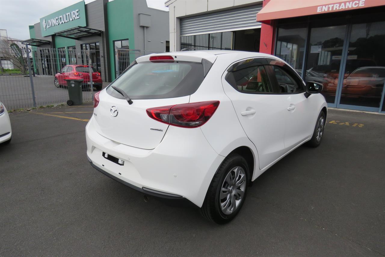 2021 Mazda 2 thumbnail
