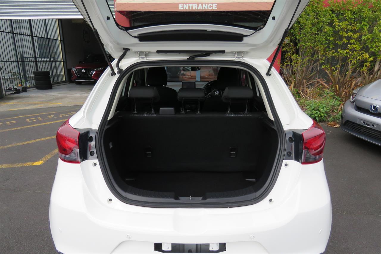 2021 Mazda 2 thumbnail