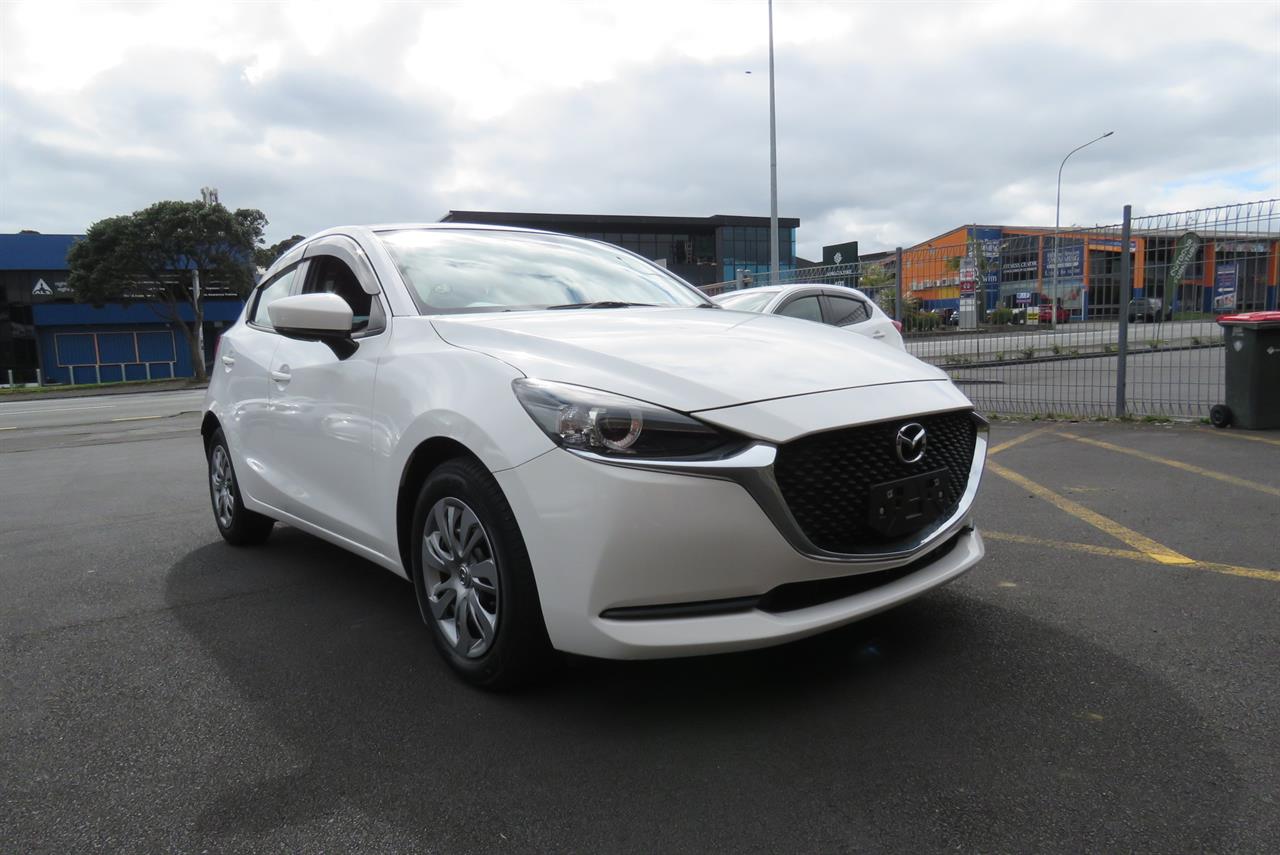 2021 Mazda 2 thumbnail