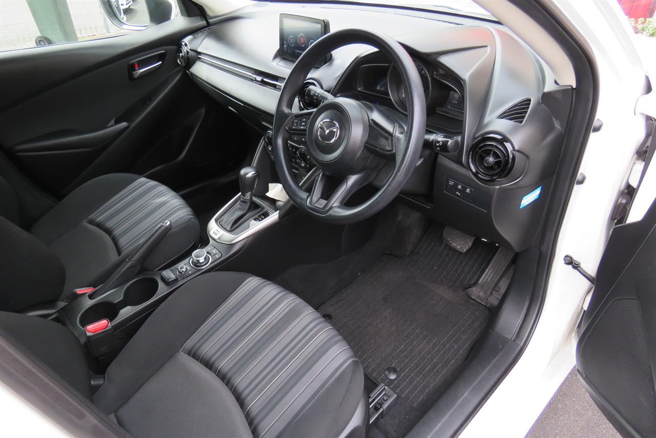 2021 Mazda 2 thumbnail