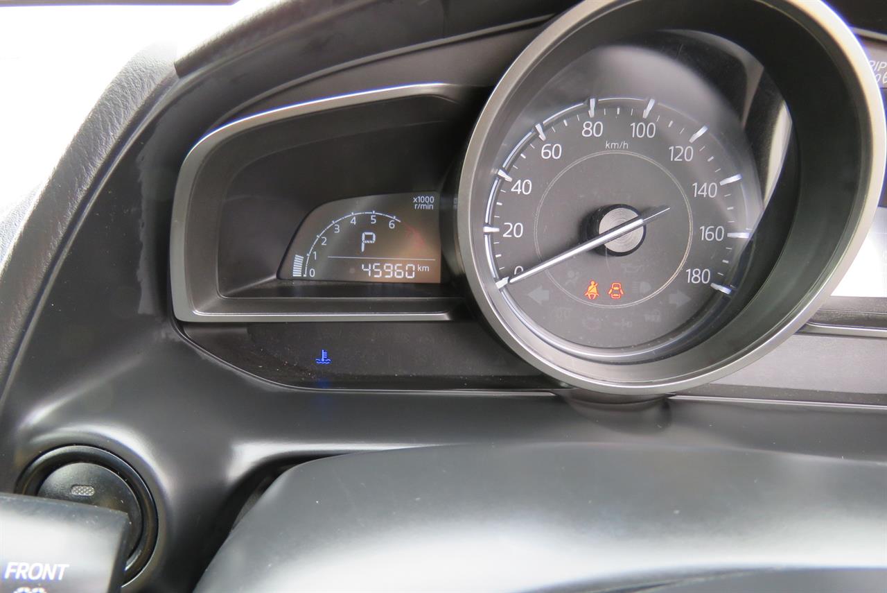 2021 Mazda 2 thumbnail