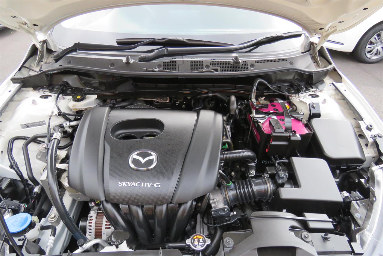 2021 Mazda 2 thumbnail