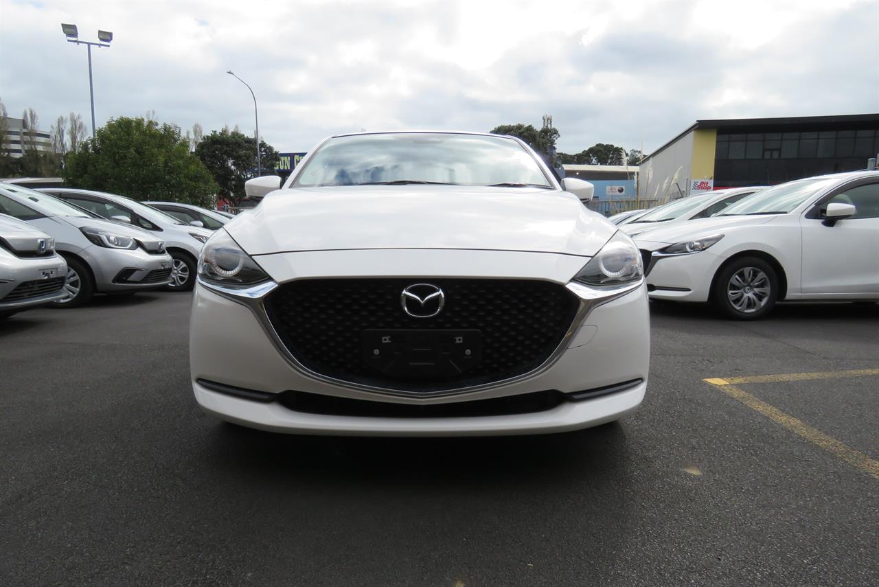 2021 Mazda 2 thumbnail