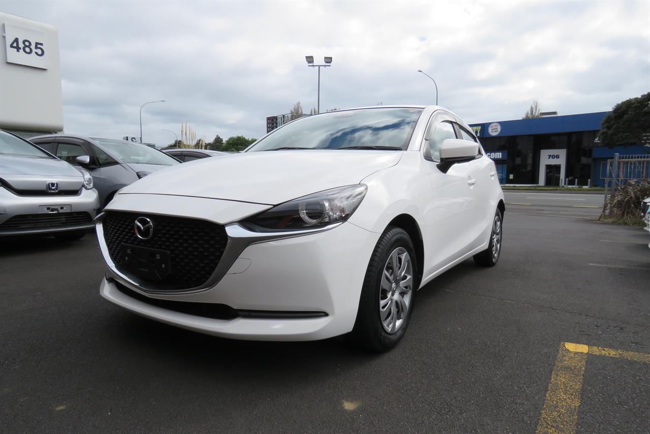 2021 Mazda 2 thumbnail