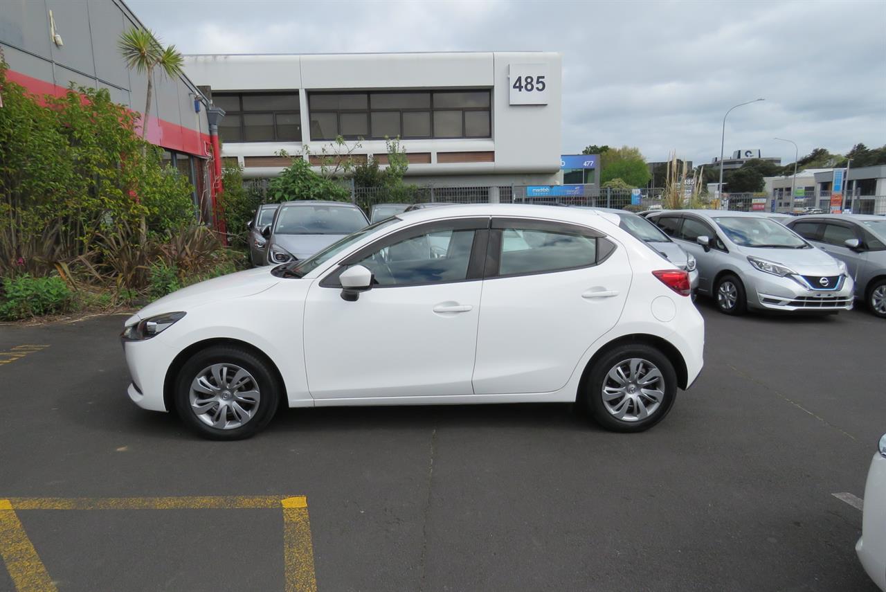 2021 Mazda 2 thumbnail