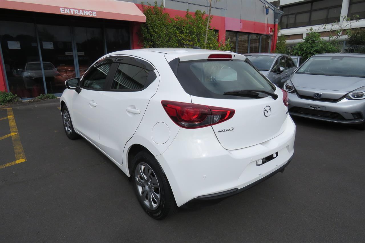 2021 Mazda 2 thumbnail