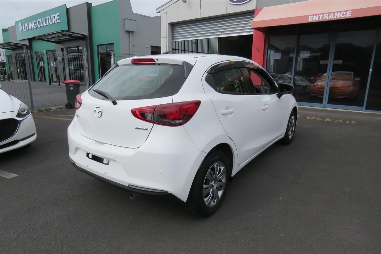 2021 Mazda 2 thumbnail