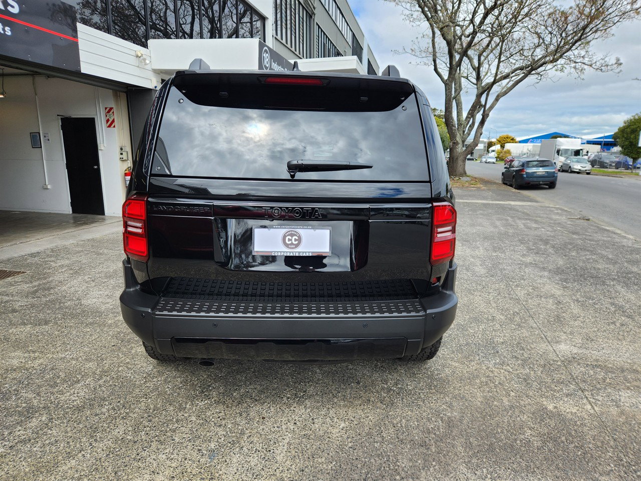 2026 Toyota Land Cruiser Prado thumbnail