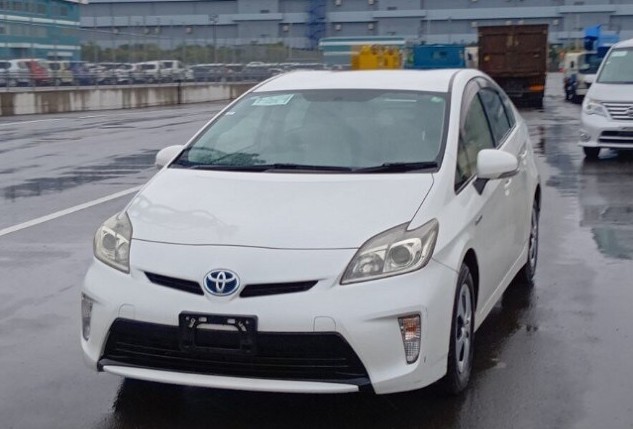 2014 Toyota Prius thumbnail