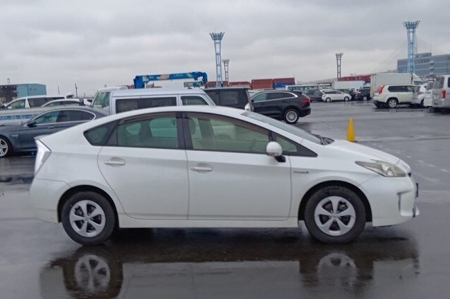 2014 Toyota Prius thumbnail