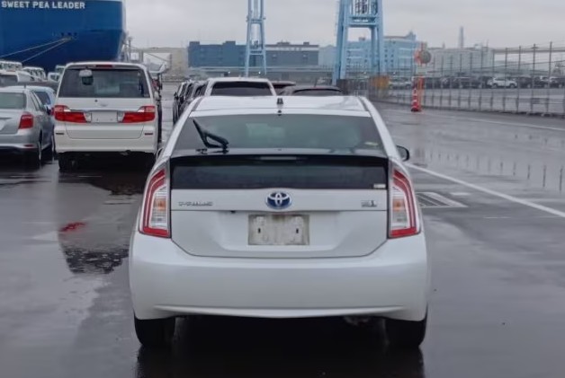 2014 Toyota Prius thumbnail