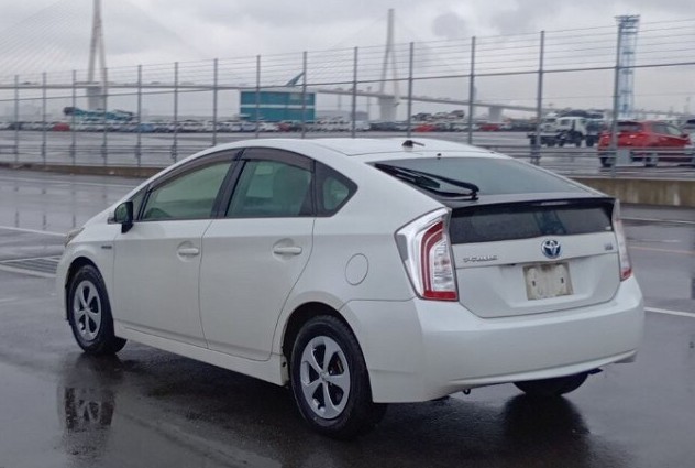 2014 Toyota Prius thumbnail