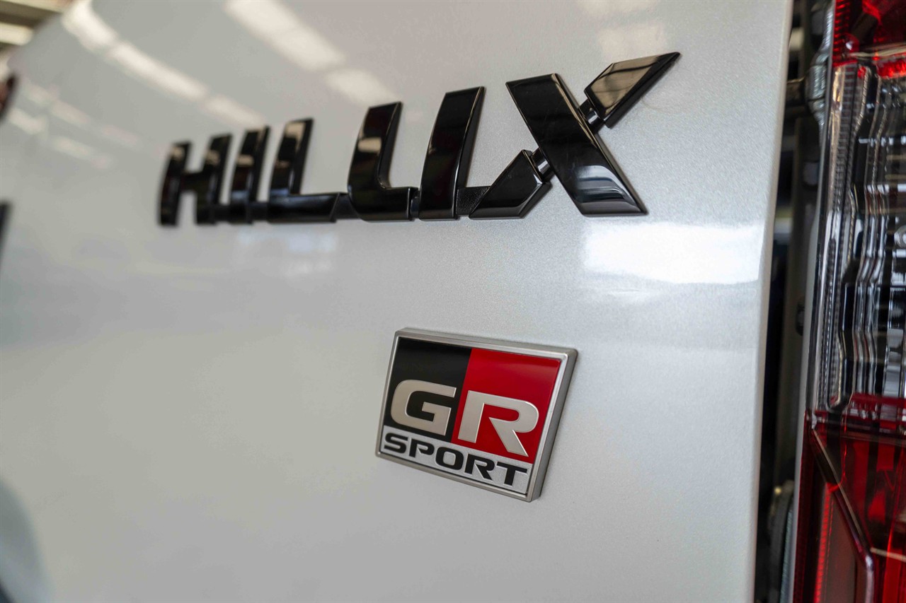 2024 Toyota Hilux thumbnail