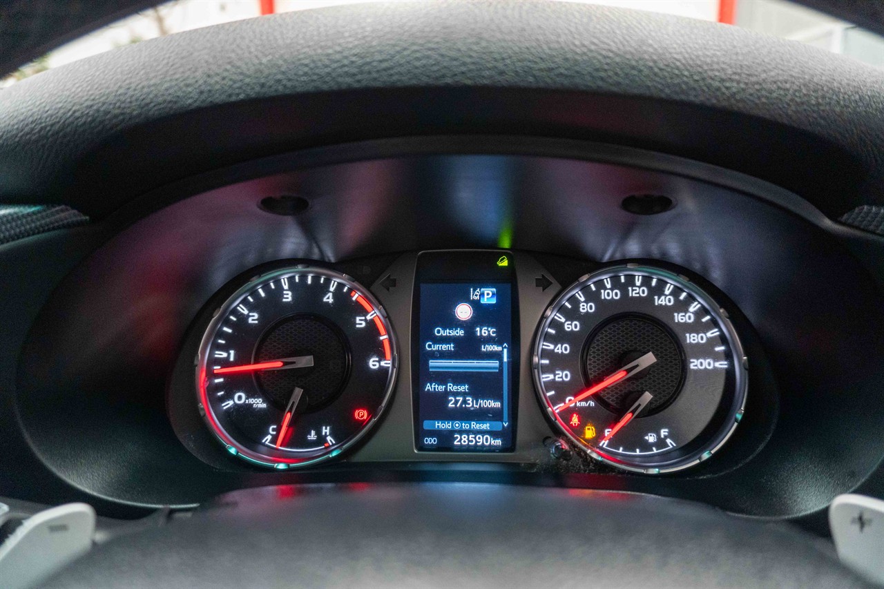 2024 Toyota Hilux thumbnail