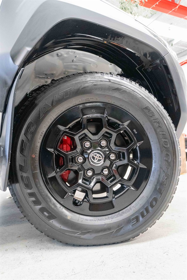 2024 Toyota Hilux thumbnail