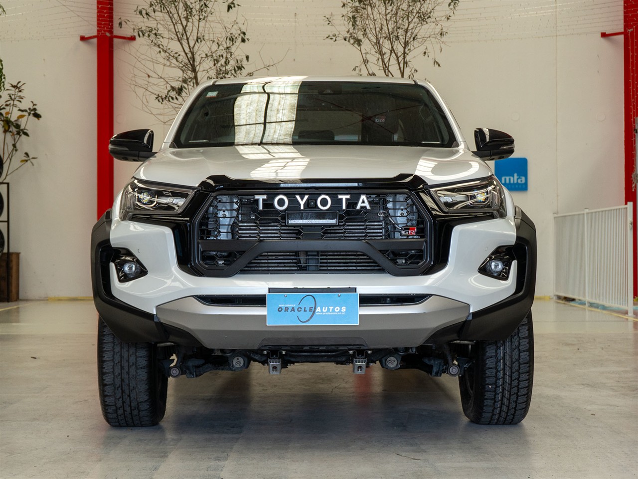 2024 Toyota Hilux thumbnail