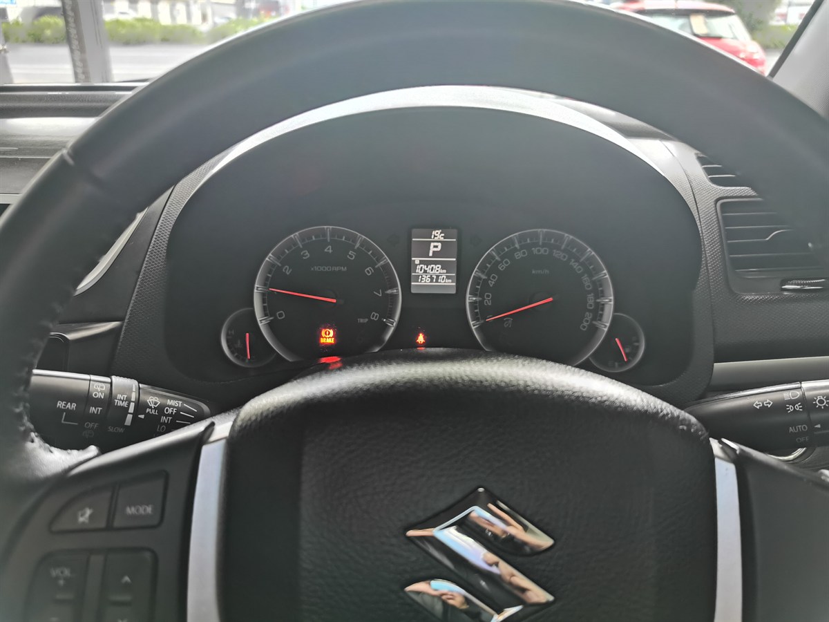 2015 Suzuki Swift thumbnail