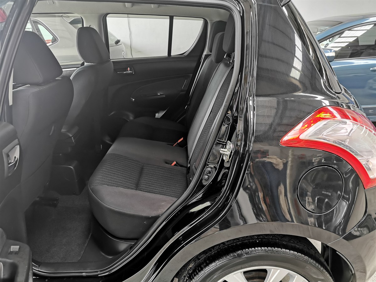 2015 Suzuki Swift thumbnail