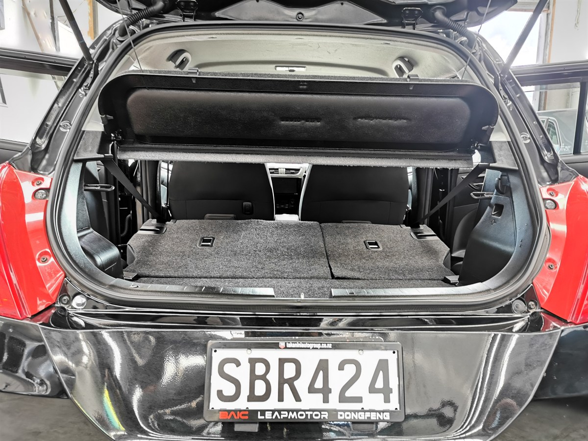 2015 Suzuki Swift thumbnail