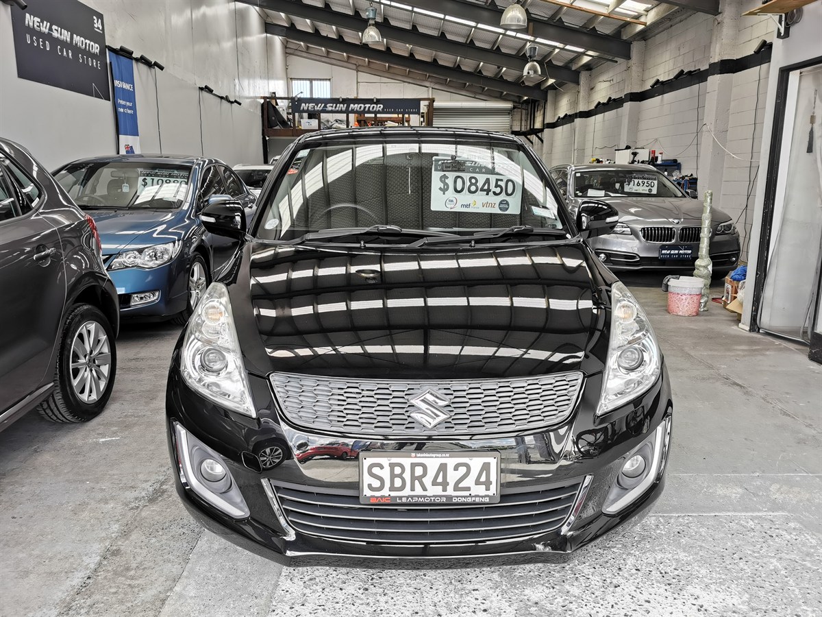 2015 Suzuki Swift thumbnail