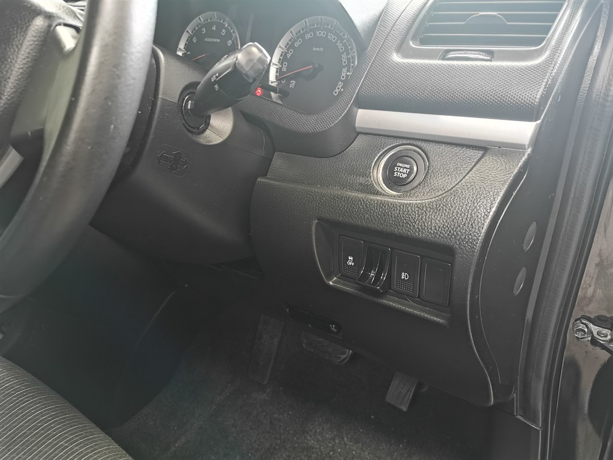 2015 Suzuki Swift thumbnail