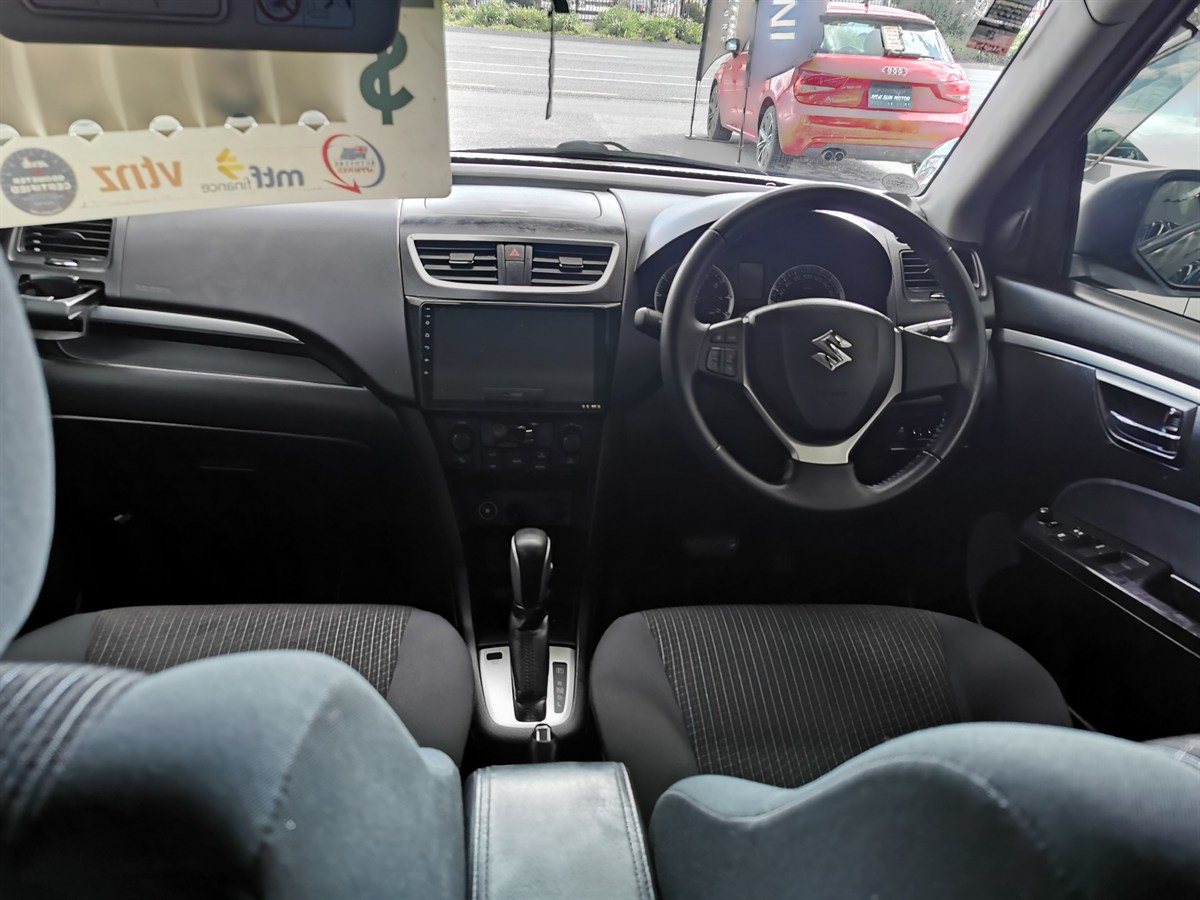 2015 Suzuki Swift thumbnail