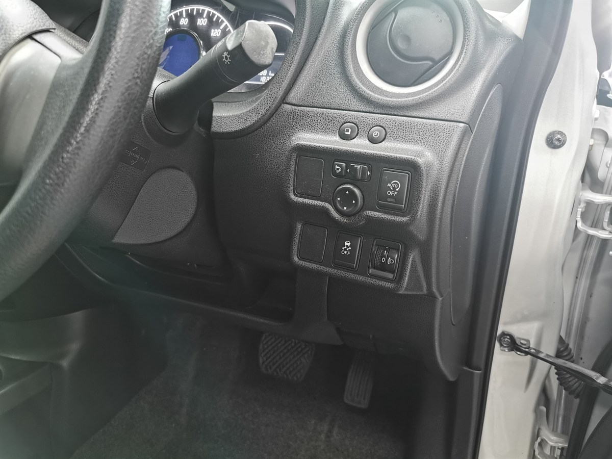 2012 Nissan Note thumbnail