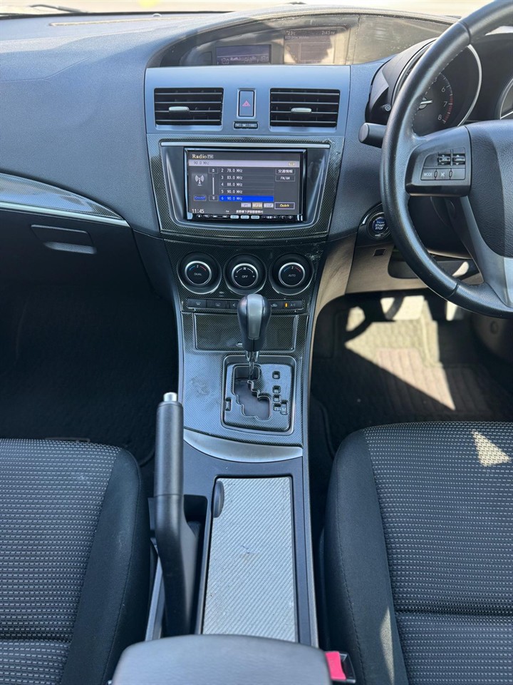 2012 Mazda Axela thumbnail