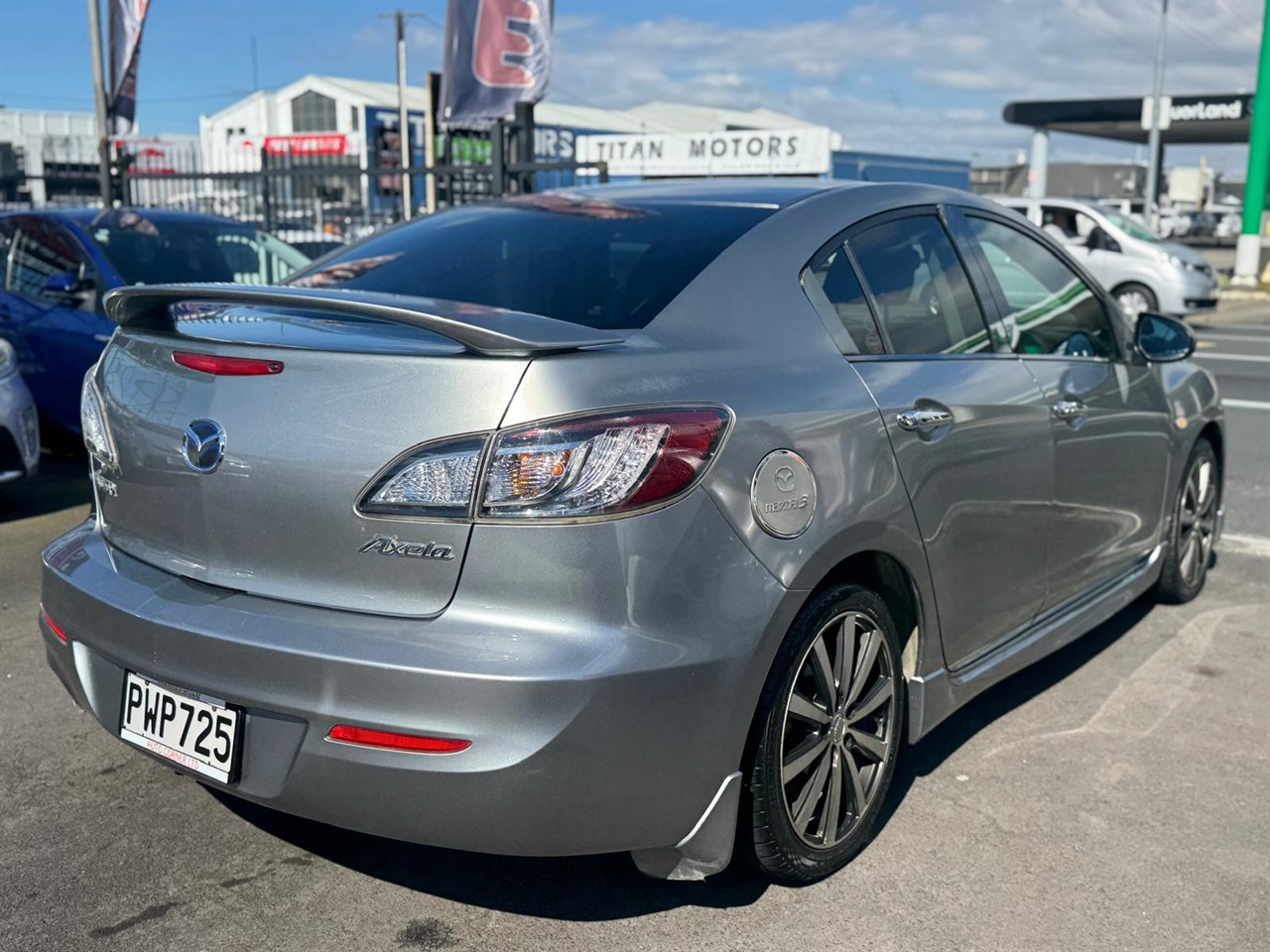 2012 Mazda Axela thumbnail
