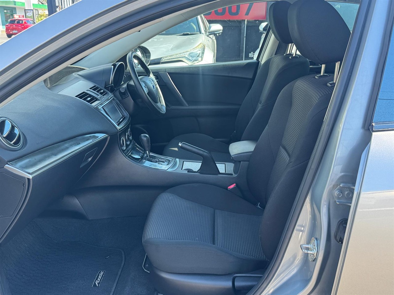 2012 Mazda Axela thumbnail