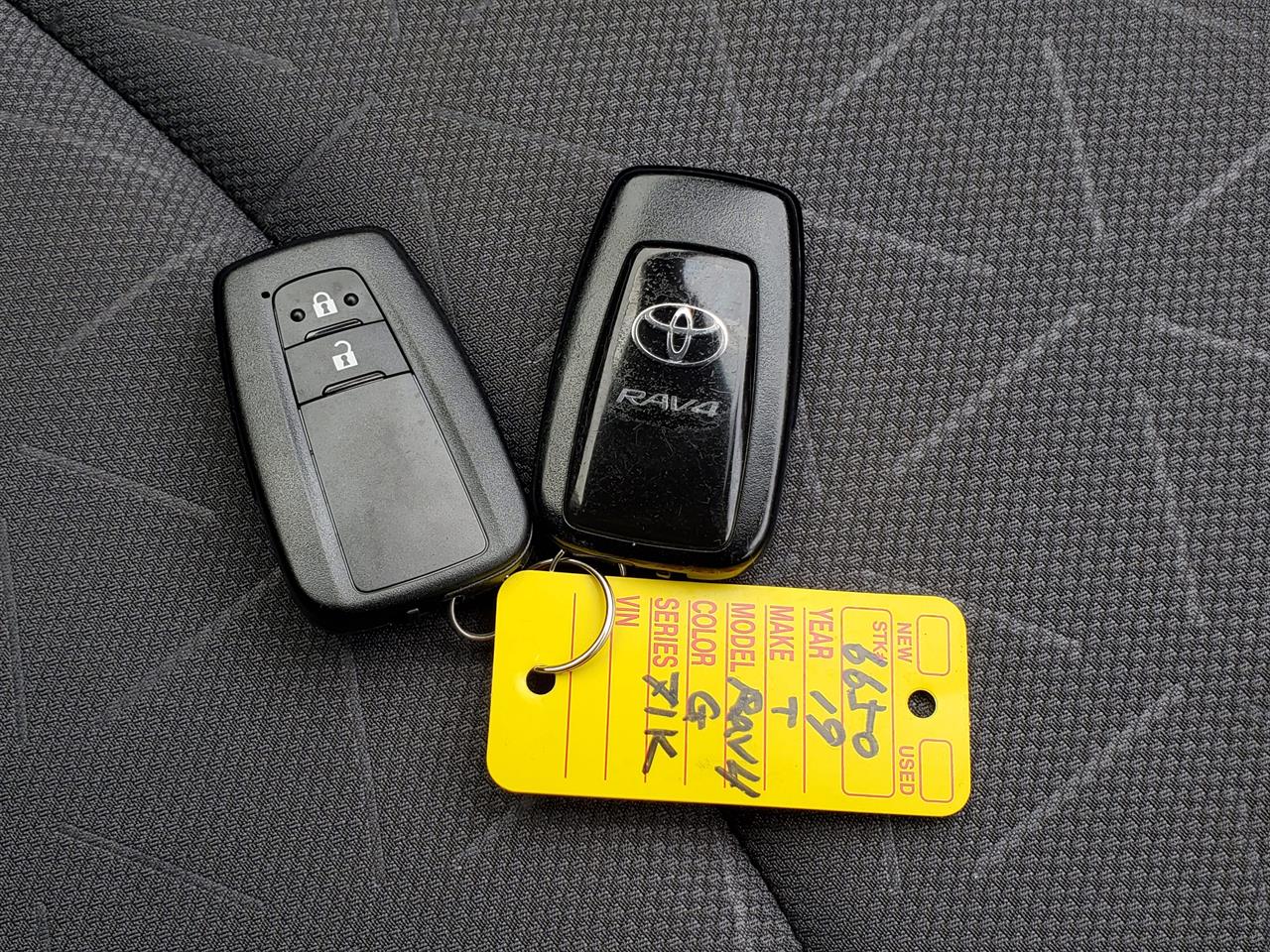 2019 Toyota Rav4 thumbnail