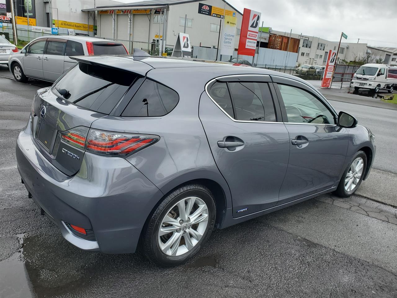 2015 Lexus CT200h thumbnail