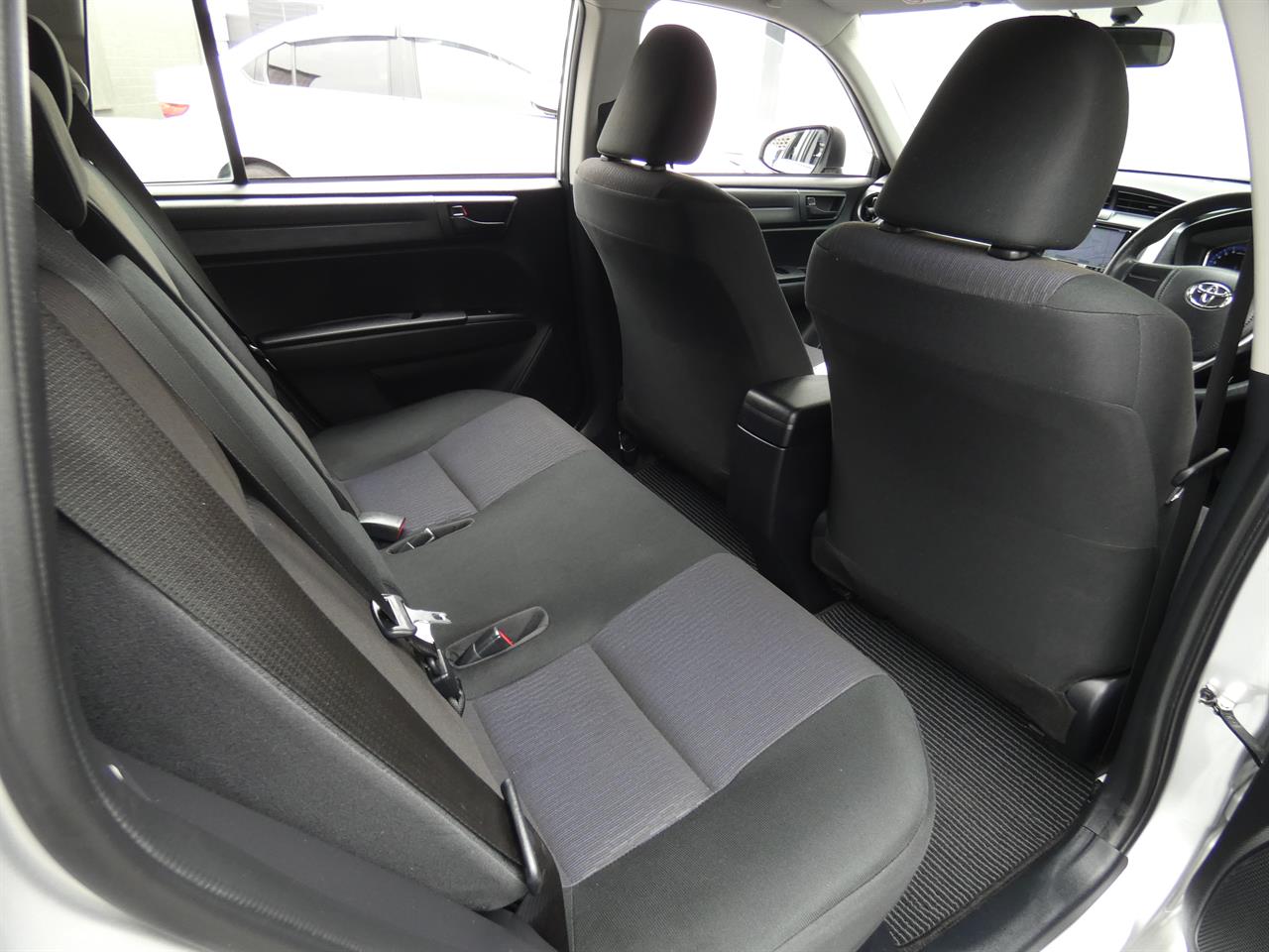 2017 Toyota COROLLA thumbnail