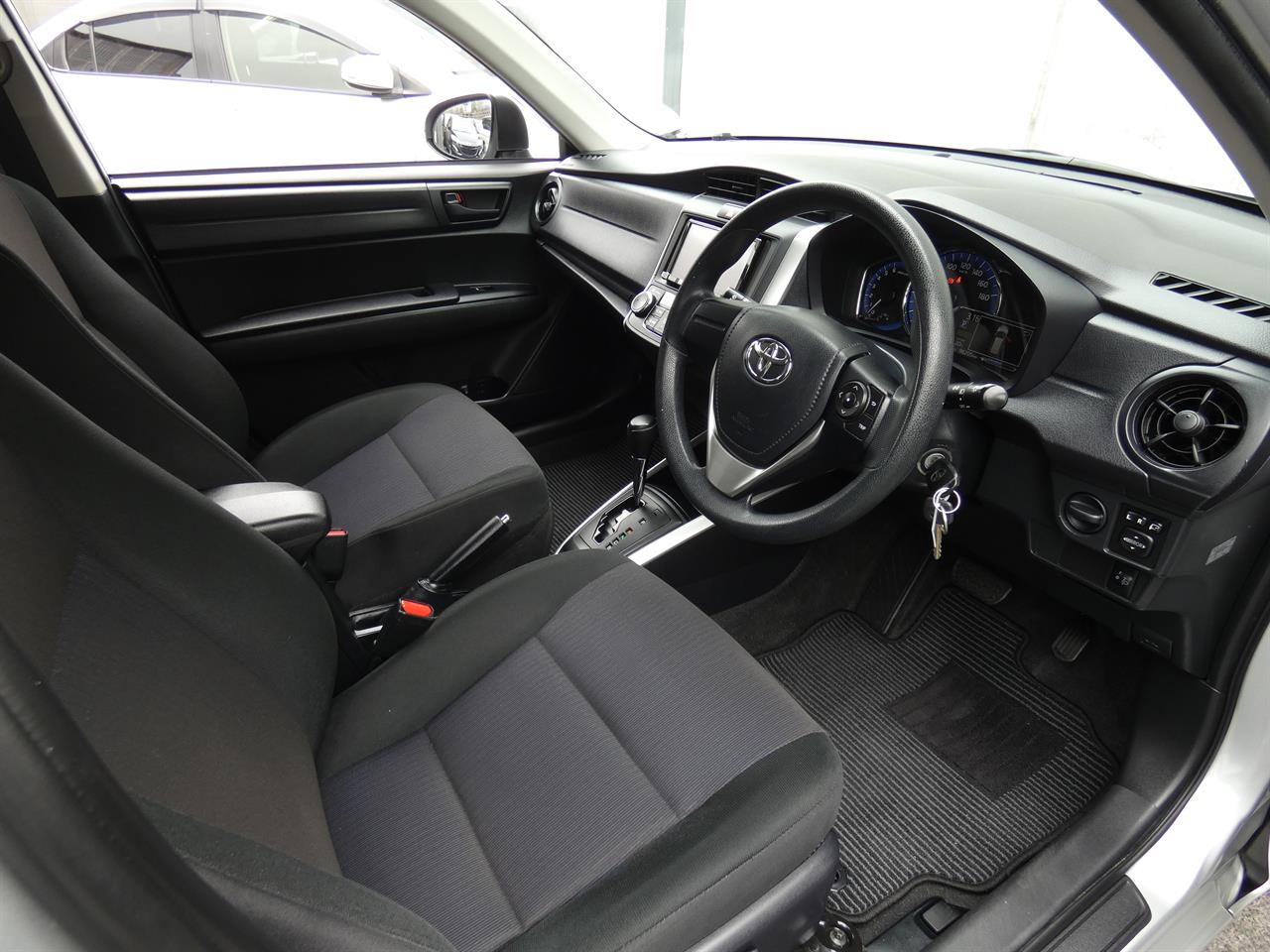 2017 Toyota COROLLA thumbnail