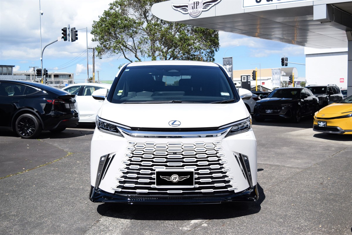 2024 Lexus LM thumbnail