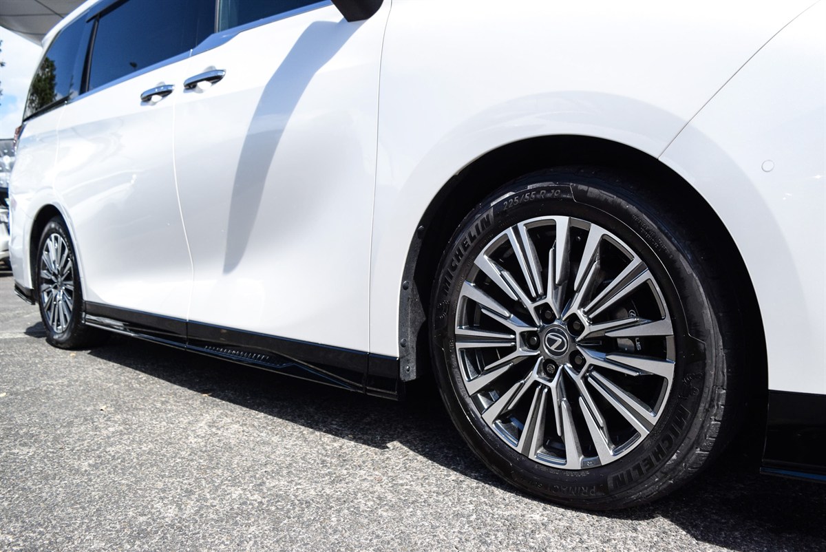 2024 Lexus LM thumbnail