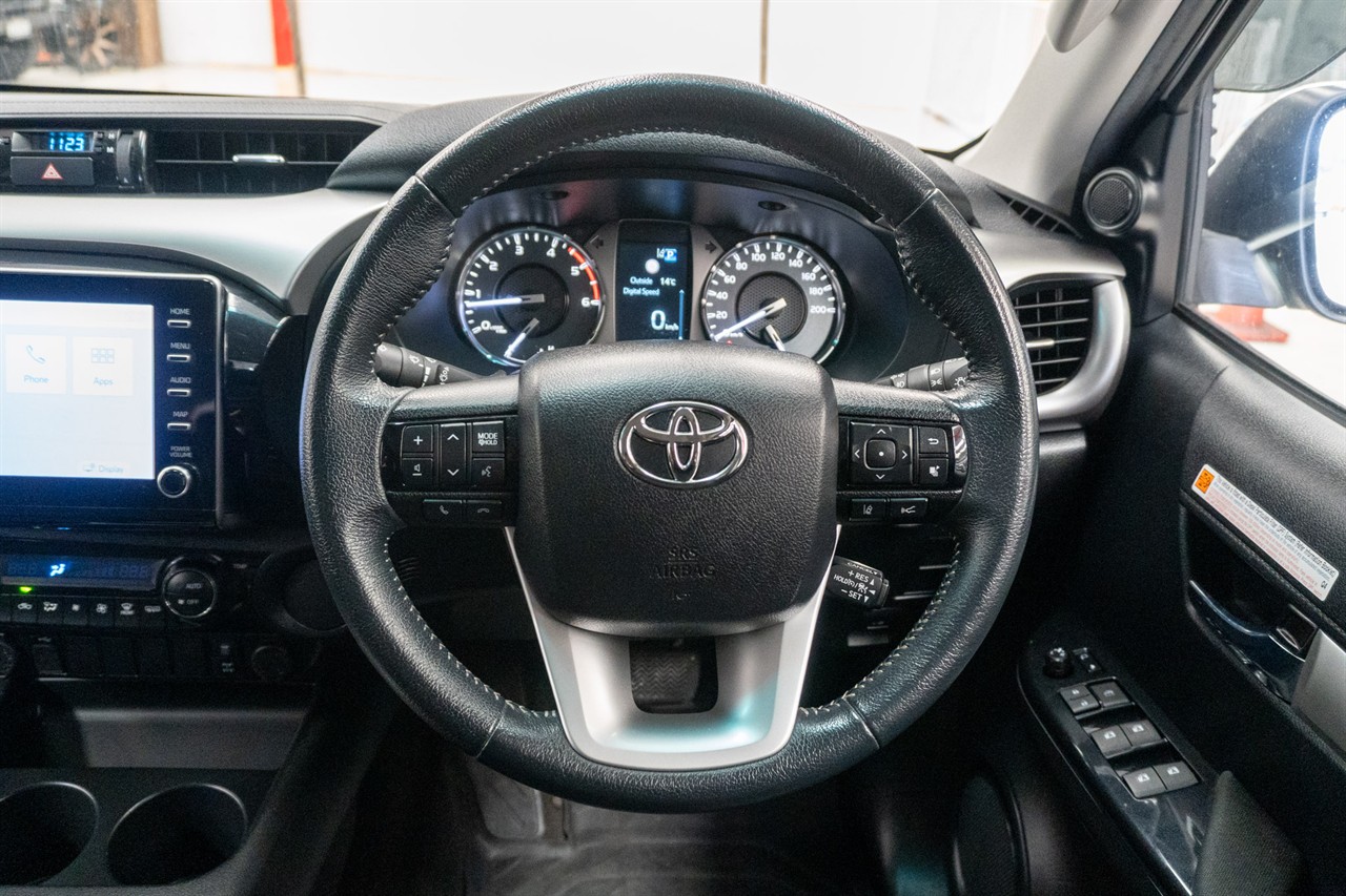 2022 Toyota Hilux thumbnail