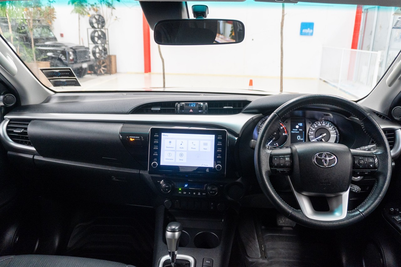 2022 Toyota Hilux thumbnail