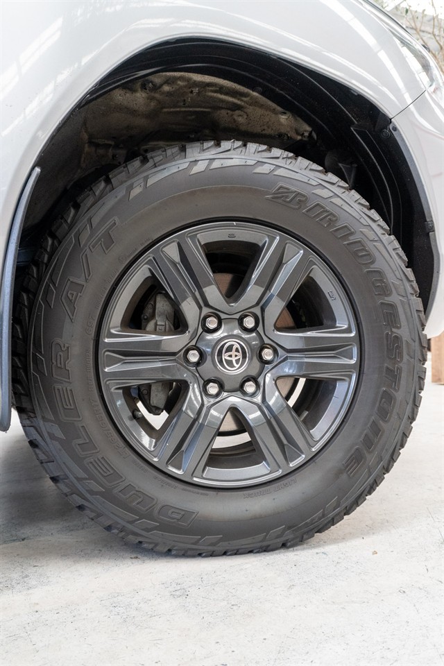 2022 Toyota Hilux thumbnail