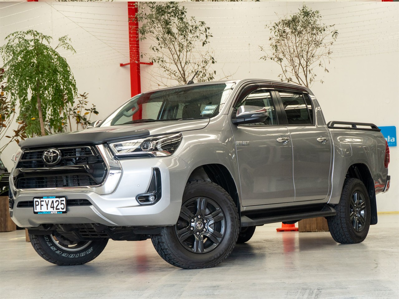 2022 Toyota Hilux thumbnail