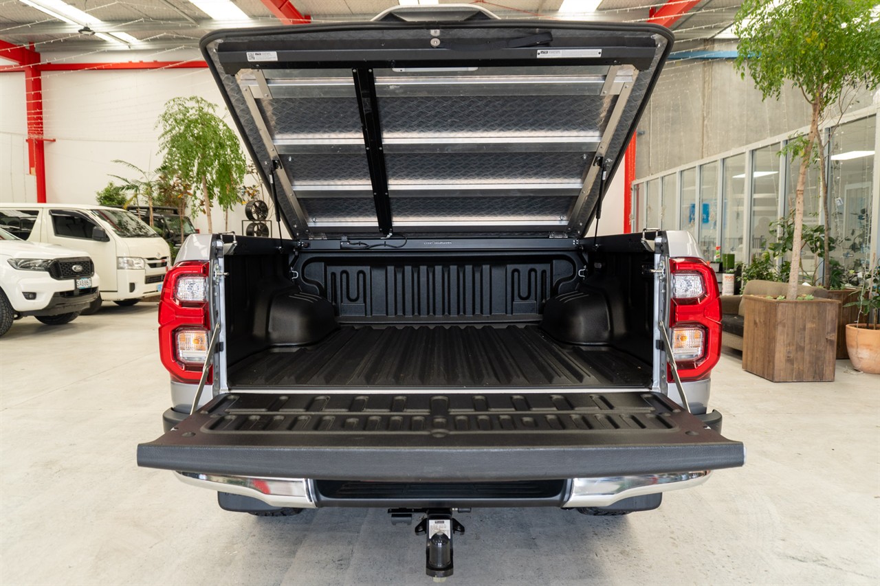 2022 Toyota Hilux thumbnail