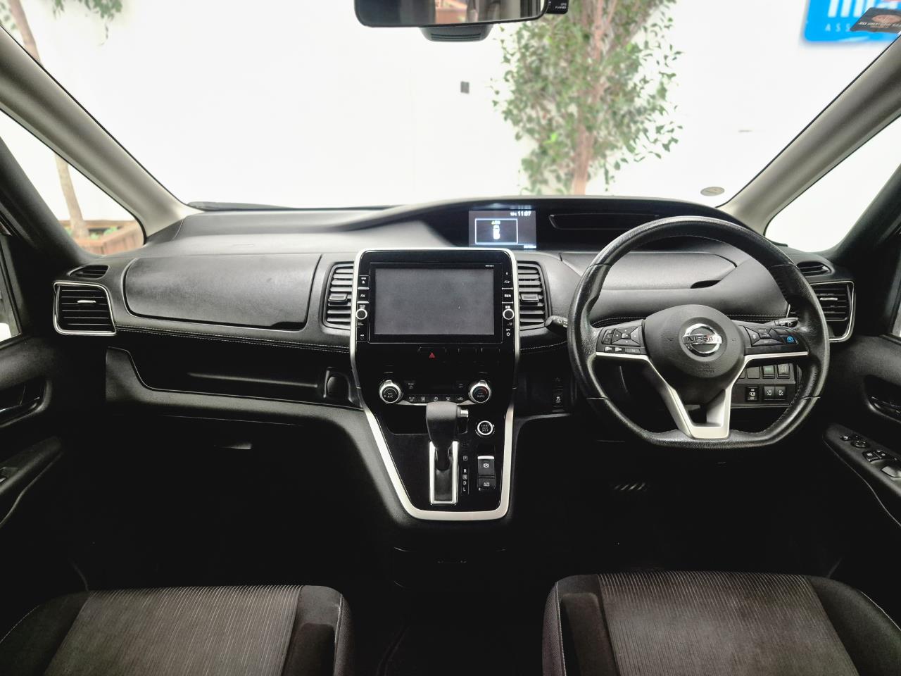 2017 Nissan Serena thumbnail