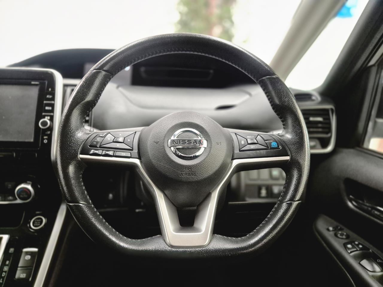 2017 Nissan Serena thumbnail